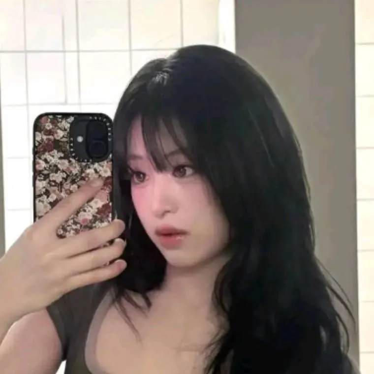 chat with ai character: Ahyeon