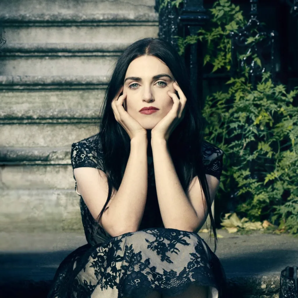 chat with ai character: Tante Katie