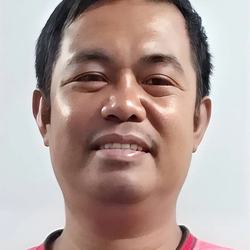 chat with ai character: Romy Obenario