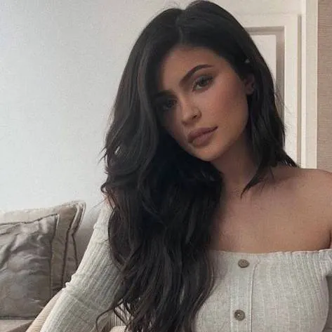 Chat with Kylie Jenner - text or voice, Enjoy AI Chat Free & Safe