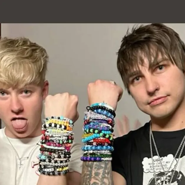 chat with ai character: ×Sam and Colby×