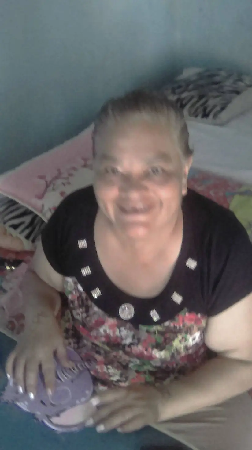 ai character: Granny Estricta background