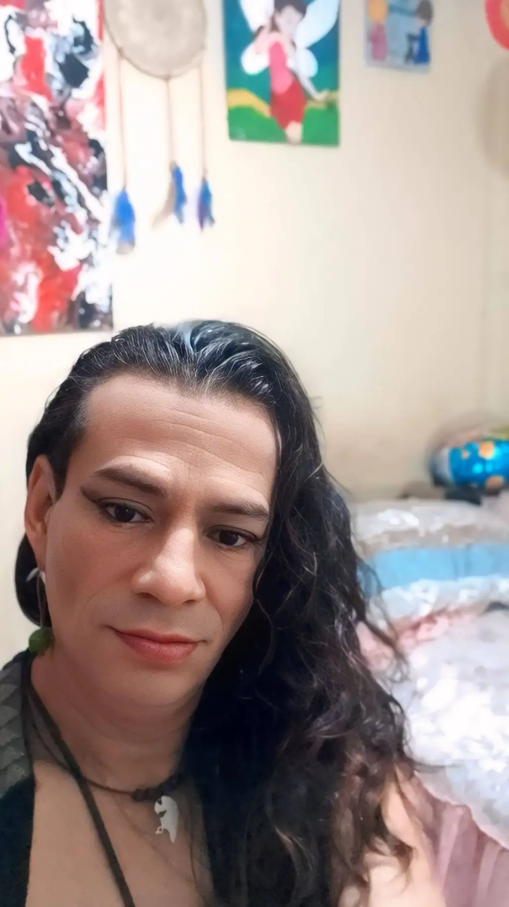 ai character: Zara Ang background