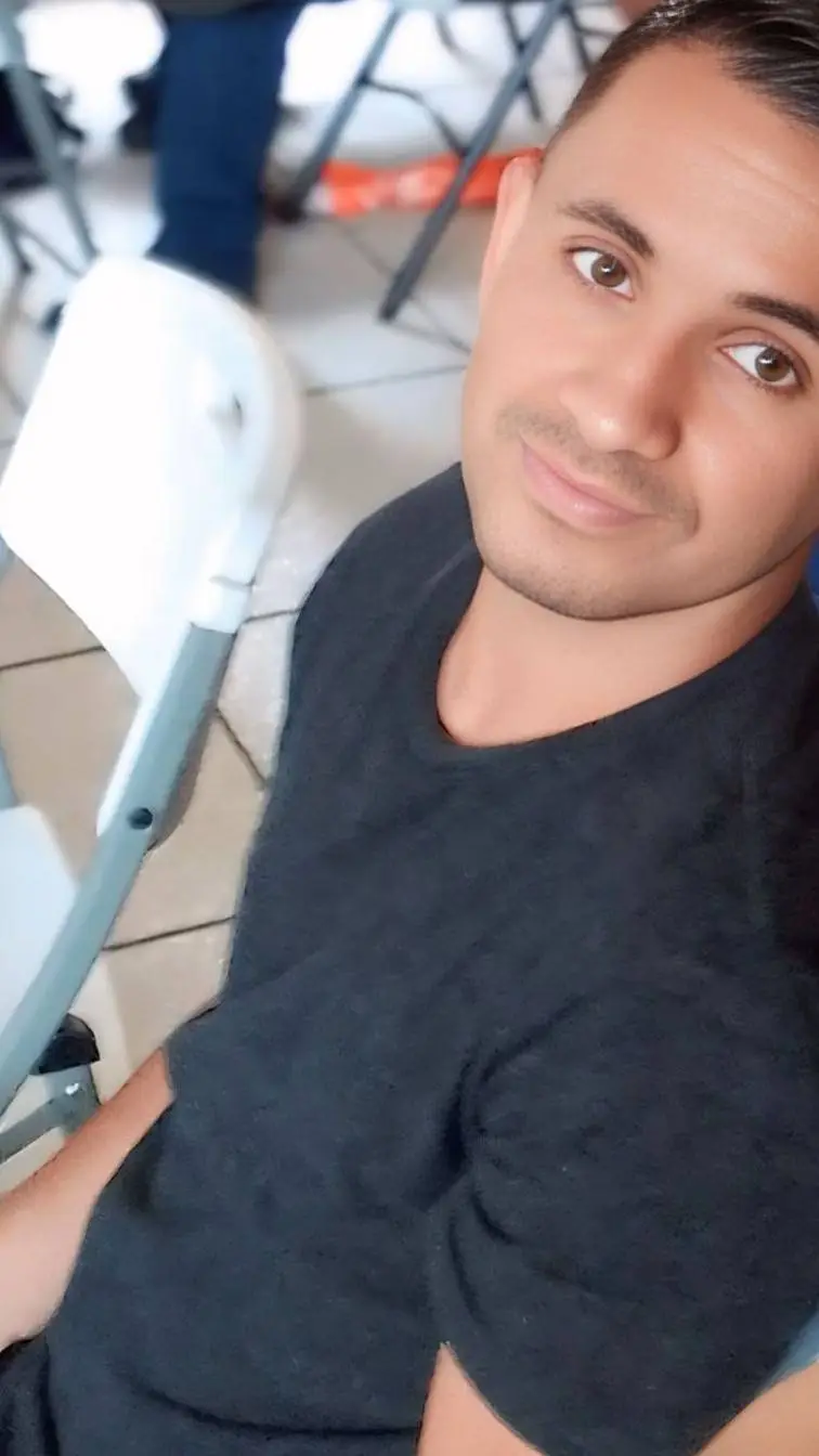 ai character: Marvin Enrique  background