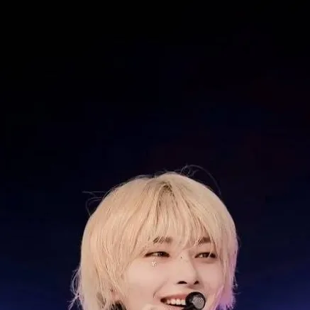 chat with ai character: і.ᥒ & ᑲ᥆ძᥲ