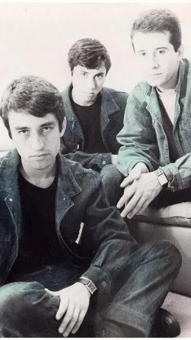 ai character: Los Prisioneros background