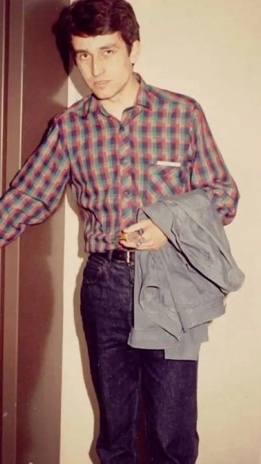 ai character: Jorge González background