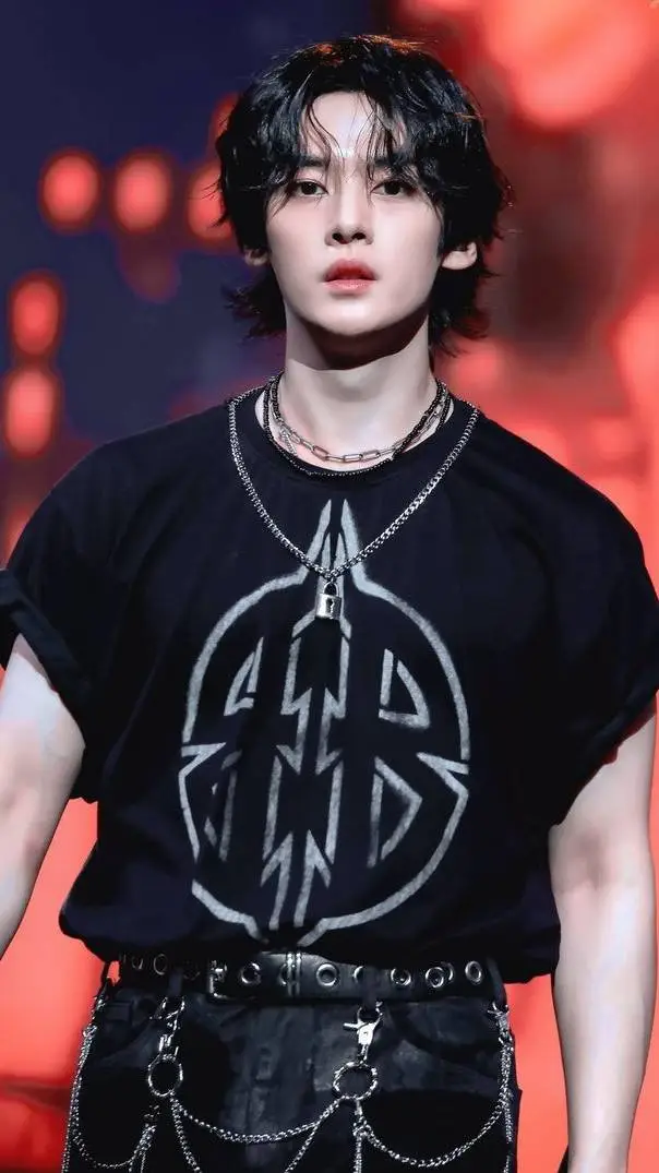 ai character: Lee Minho..🐰 background