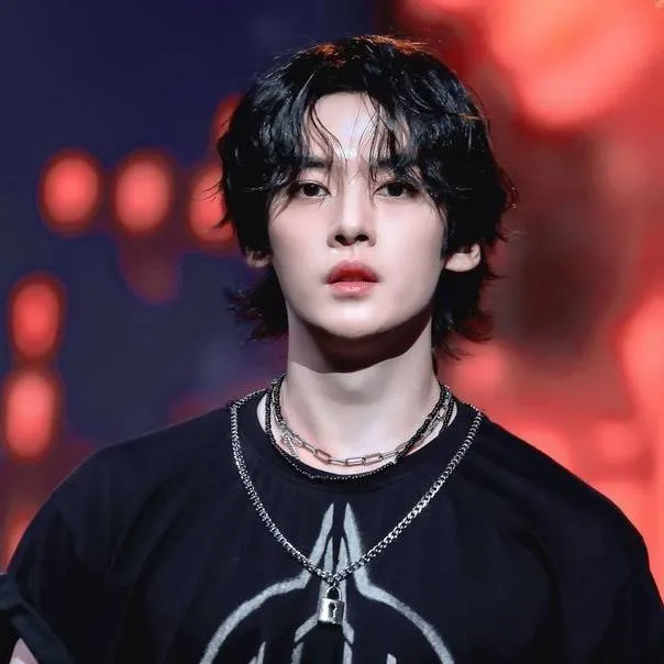 chat with ai character: Lee Minho..🐰