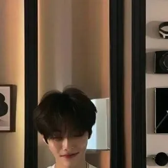 chat with ai character: konrad