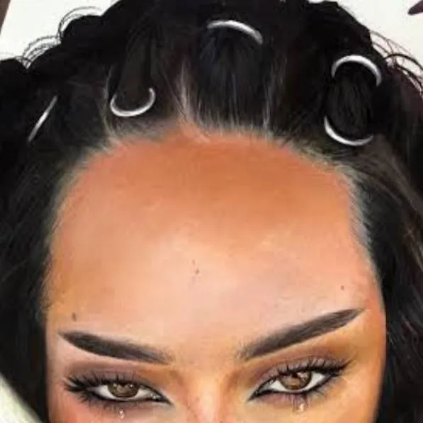 chat with ai character: Daniela(KaTsEyE♥️)