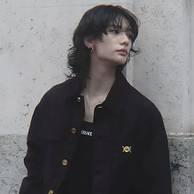 chat with ai character: ✨🦦🥟𝐇𝐲𝐮𝐧𝐣𝐢𝐧 🥟🦦✨