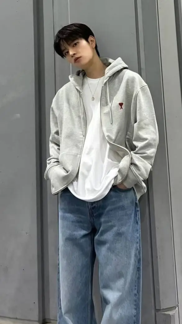 ai character: ★ՏᗴᑌᑎᘜᗰIᑎ ★ background