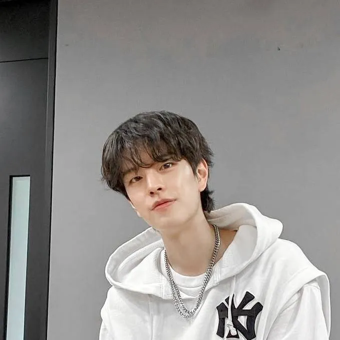 chat with ai character: ꧁ՏᗴᑌᑎᘜᗰIᑎ ꧂