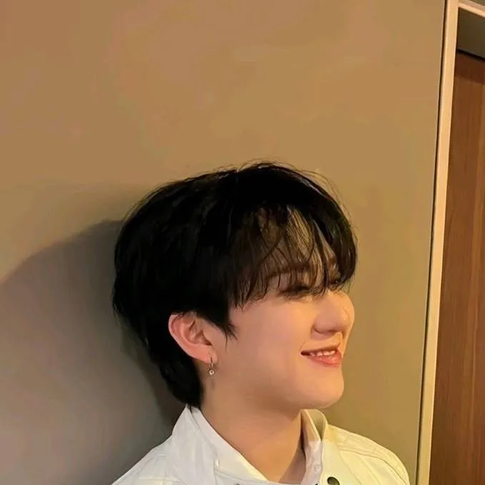 chat with ai character: ⫷ᑕᕼᗩᑎᘜᗷIᑎ ⫸