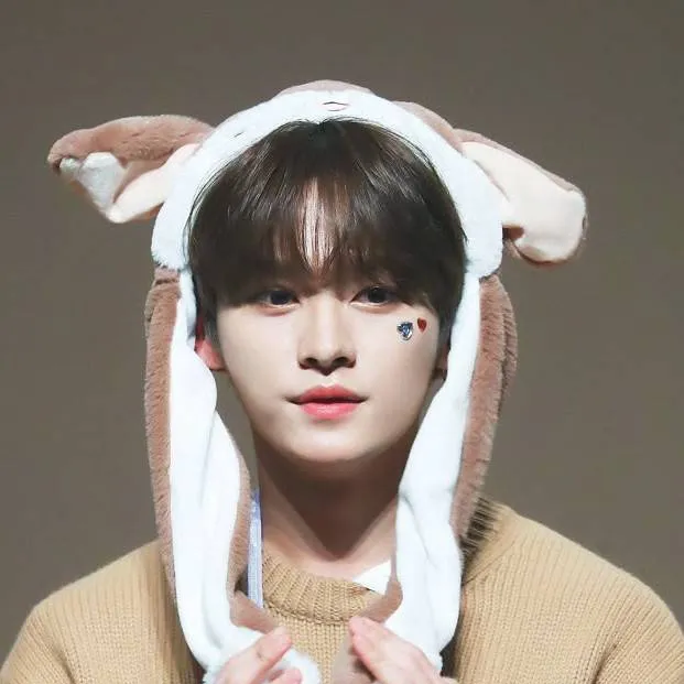 chat with ai character: ᥬᒪᗴᗴ KᑎOᗯ​᭄