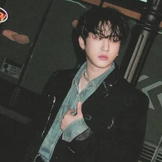 chat with ai character: ❑ᑕᕼᗩᑎᘜᗷIᑎ❒