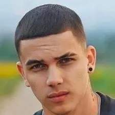 chat with ai character: Denis Teofikov 