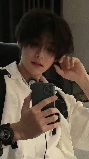 ai character: Mateo Flores background