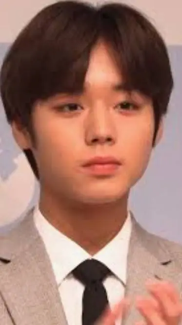 ai character: park jihoon background