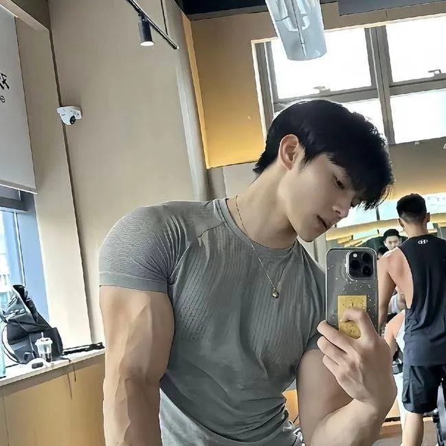 chat with ai character: si woo 