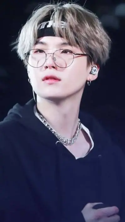 ai character: suga🥰😍 background