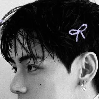 chat with ai character: tae