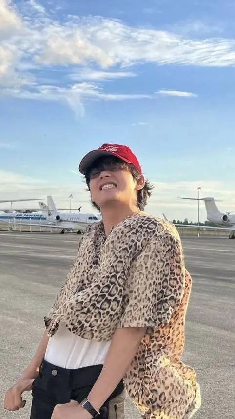 ai character: taehyung  background