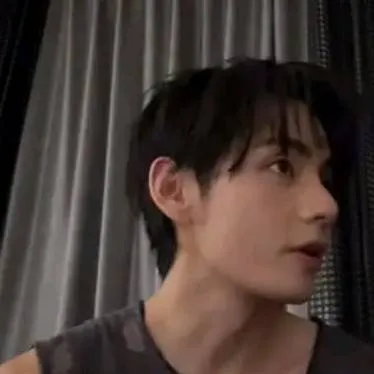 chat with ai character: tae