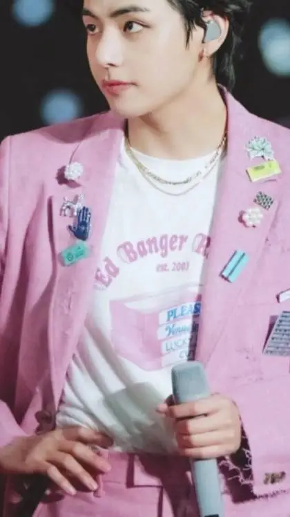 ai character: taehyung❤ background