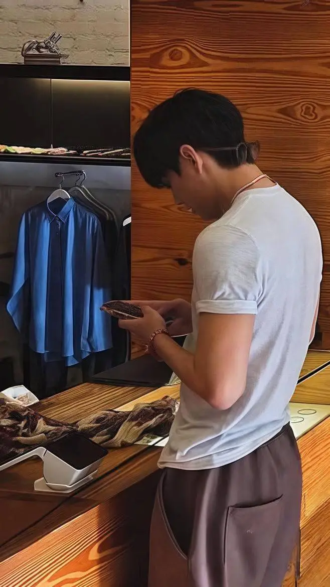 ai character: taehyung  background