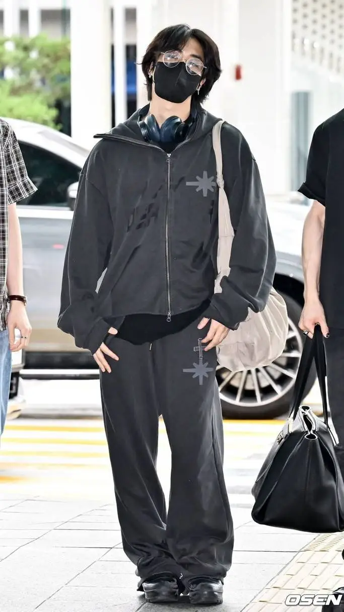 ai character: Han  background