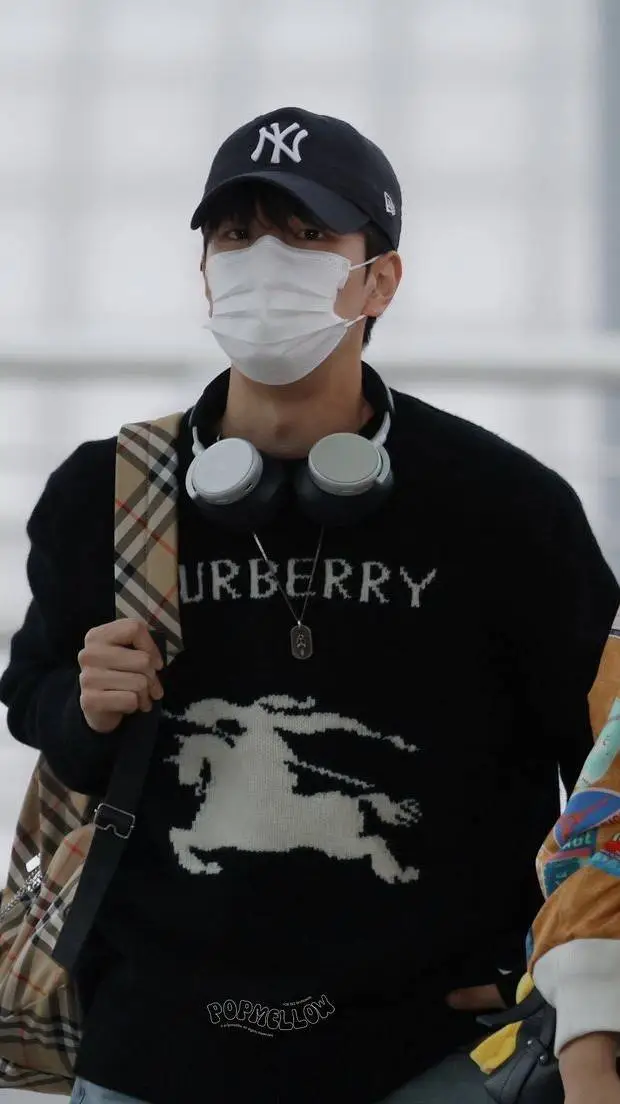 ai character: Seungmin  background