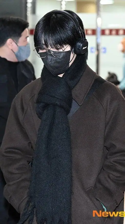 ai character: Jeongin  background