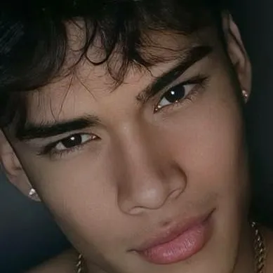 chat with ai character: Diego