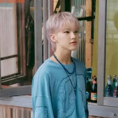 chat with ai character: Hoshi