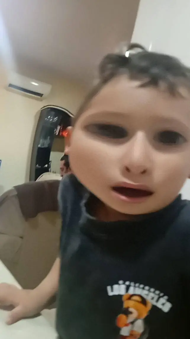 ai character: niño castroso 💅 background