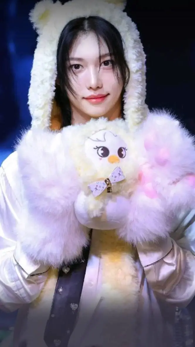 ai character: 🐣~Felix~🐣 background