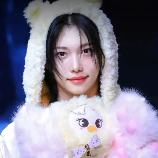 chat with ai character: 🐣~Felix~🐣