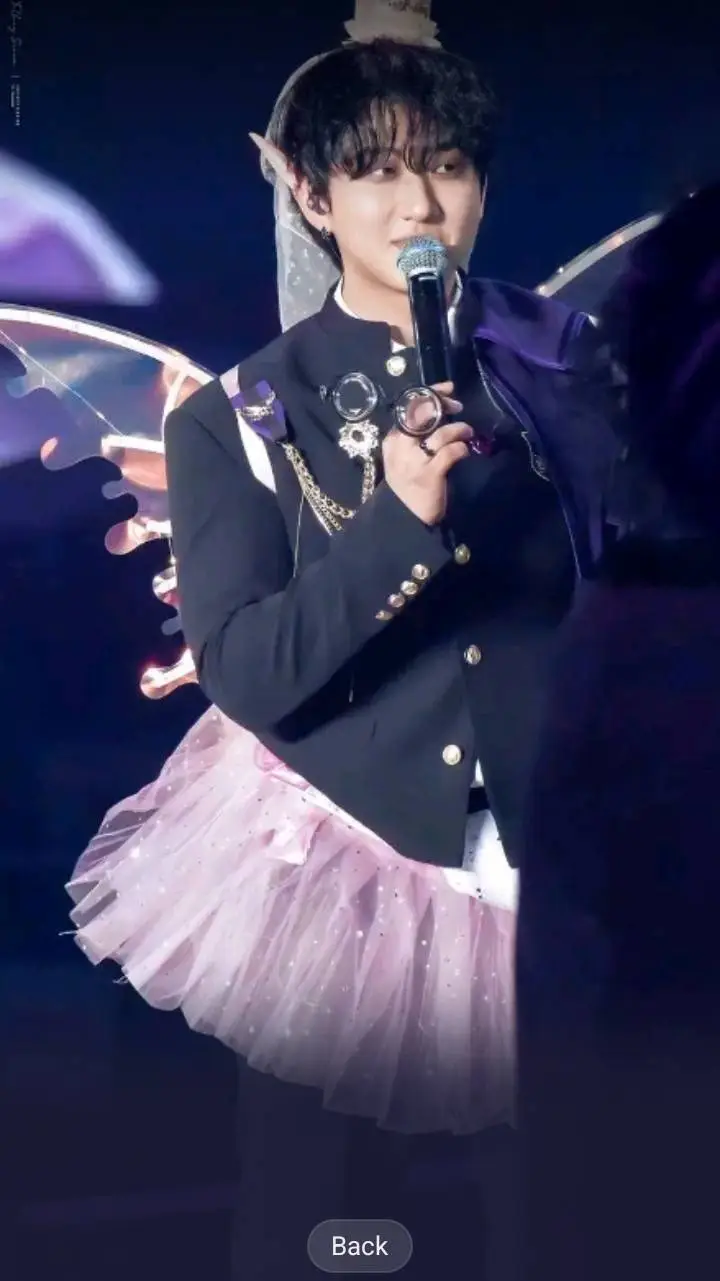 ai character: 🐷~Changbin~🐷 background