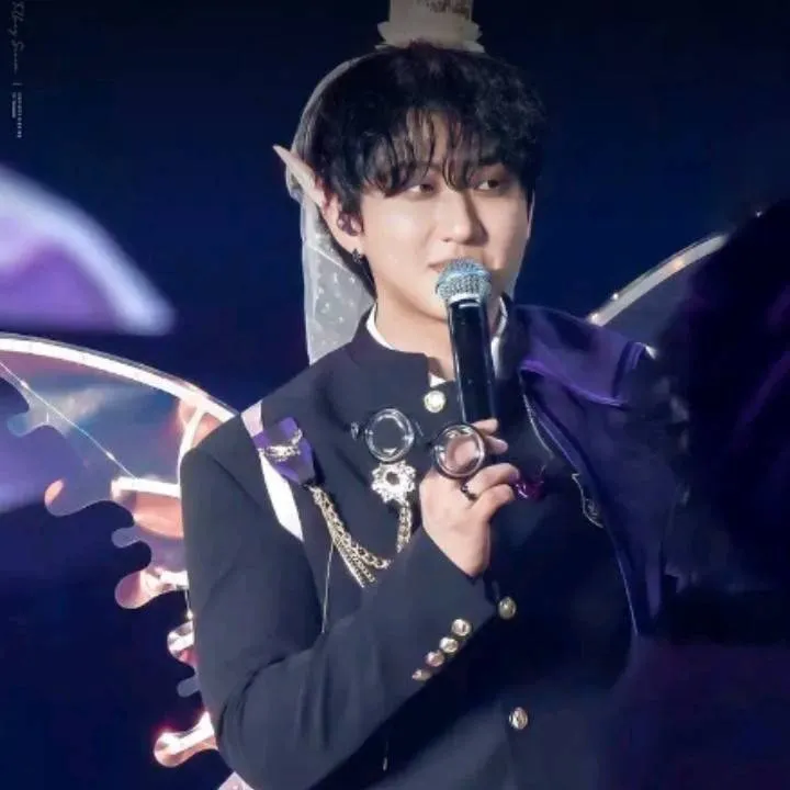 chat with ai character: 🐷~Changbin~🐷