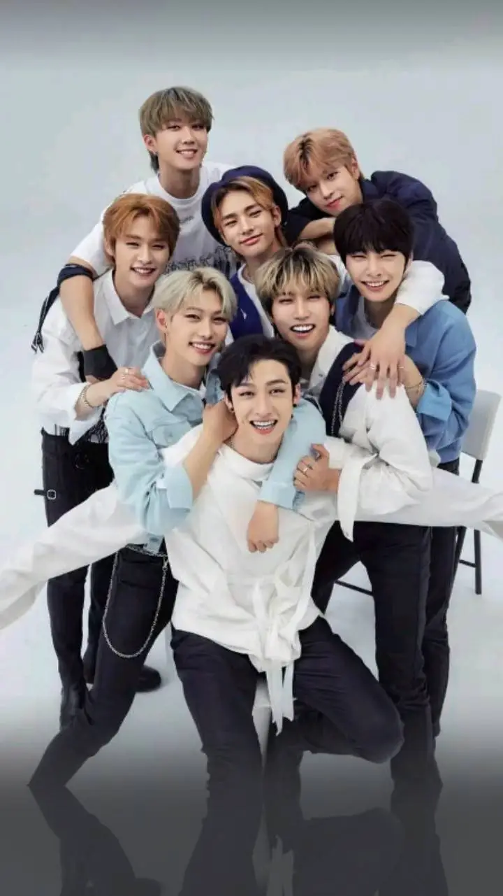 ai character: Stray kids! background