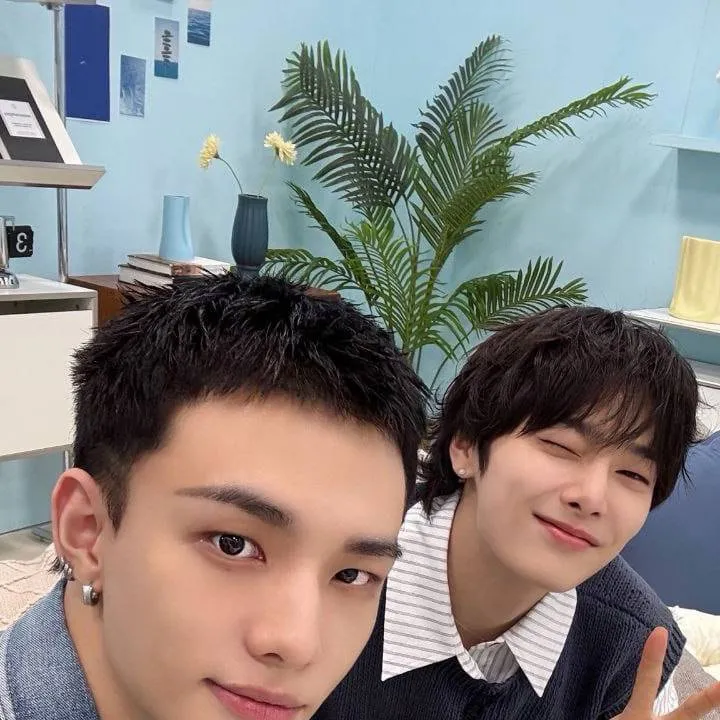 chat with ai character: 🦊~HyunI.N~🦦