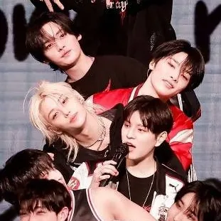 chat with ai character: Stray kids Riding~