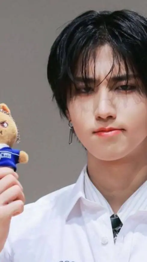 ai character: ~Minsung~ background