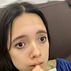 chat with ai character: isabela