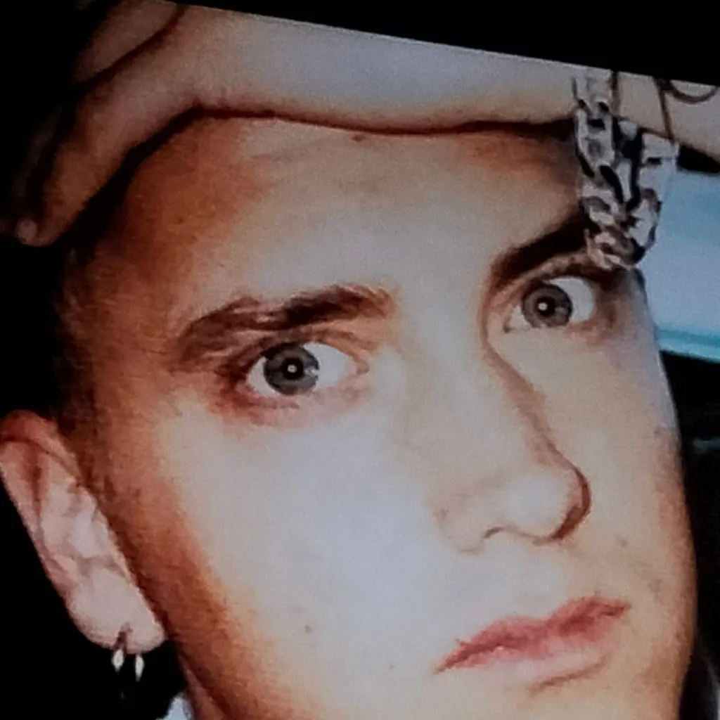 chat with ai character: EmInEm