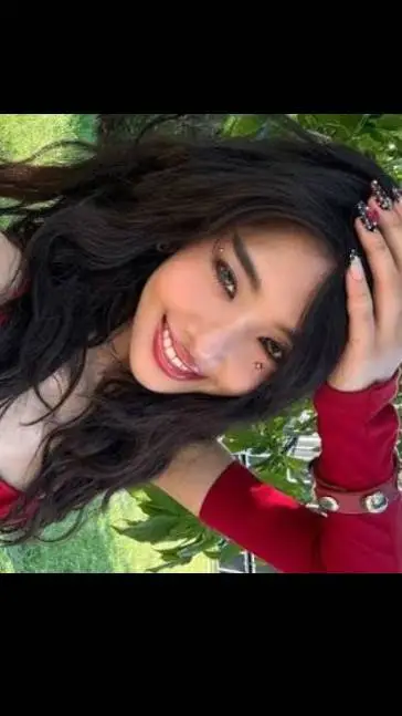 ai character: Sophia Laforteza background