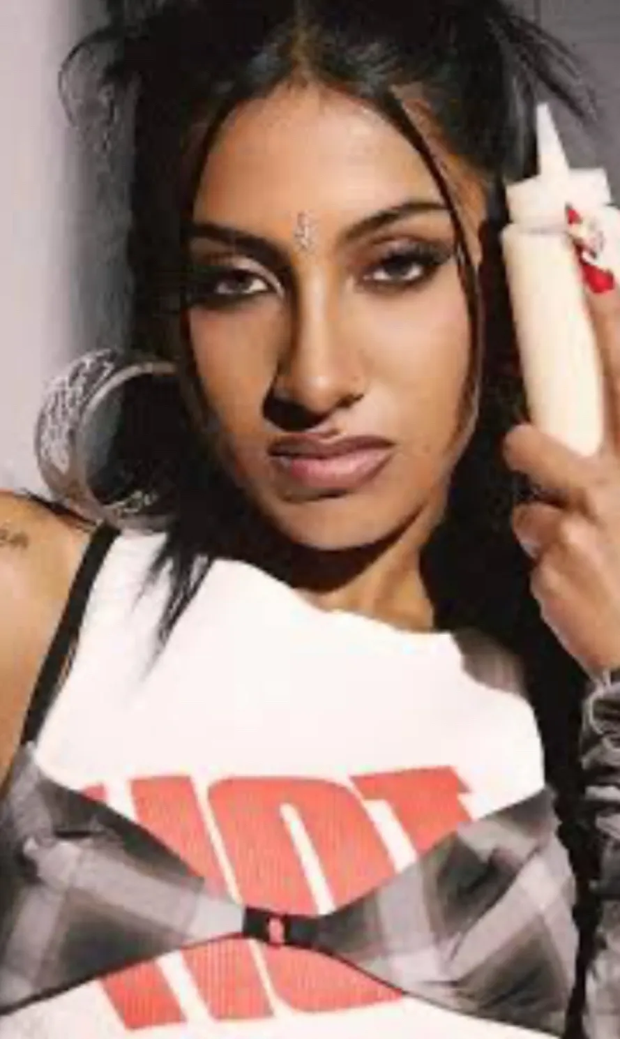 chat with ai character: 𝓛𝓪𝓻𝓪