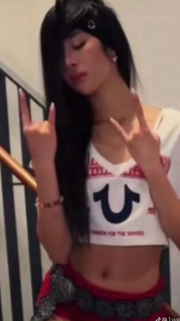 ai character: Sophia (Katseyes) background